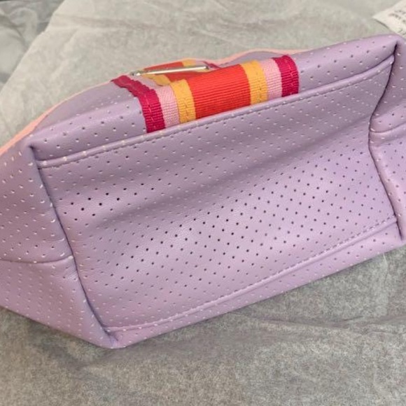 Benefit Limited-edition Cosmetics Bag - Picture 8 of 9